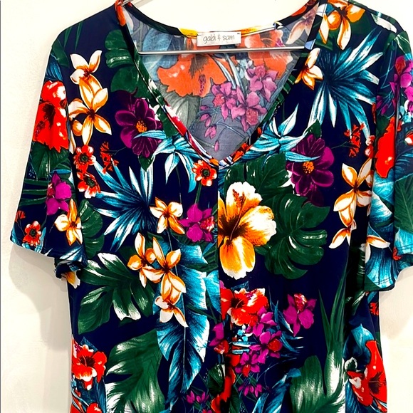 Floral Print V-Neck  Tie-Front Top - Picture 7 of 13